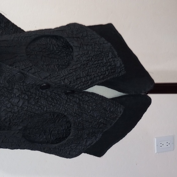 Kedem Sasson Black Scuptural Lightweight Crinkle Vest with pockets, OS - Picture 9 of 14